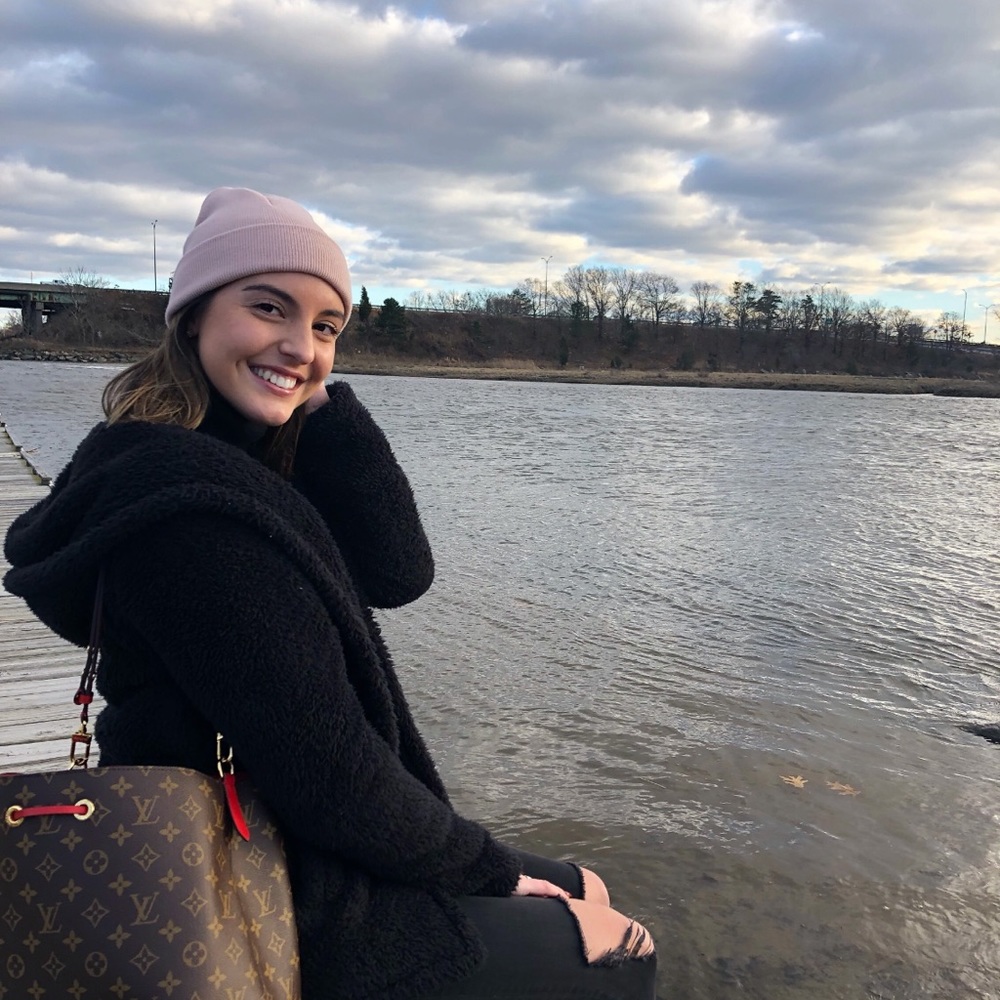 Meet your Posher, Elissa
